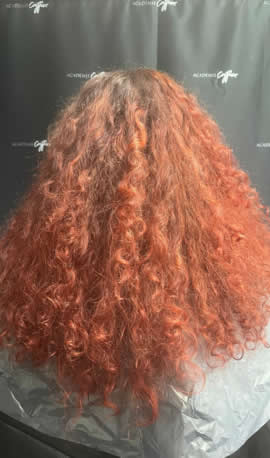 cheveux bouclés avant